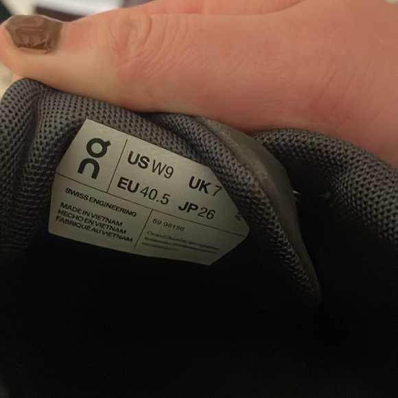 Maroon ON’s - Picture 2 of 4